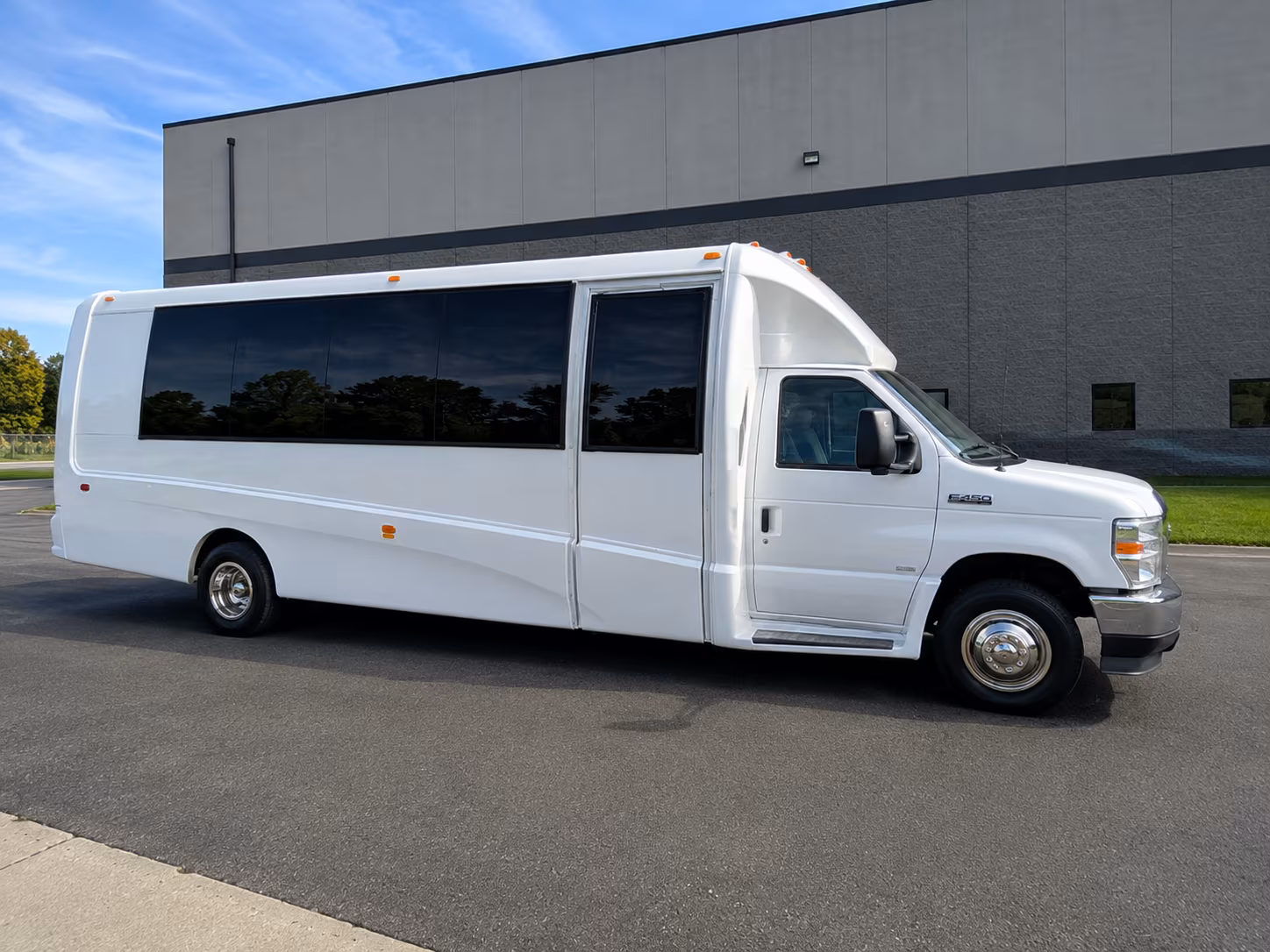 concert shuttle buses for large groups and corporate outings in tampa